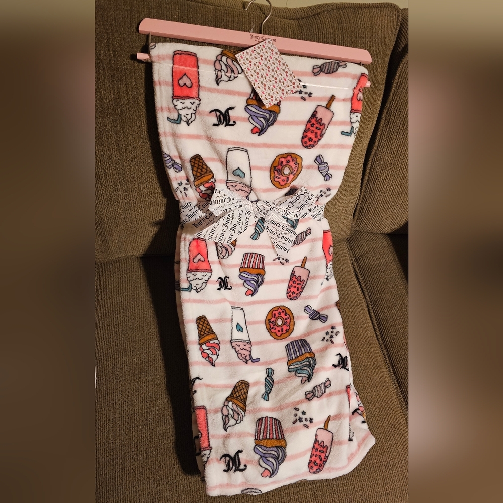 Juicy Couture Plush Ultra Plush Throw Sweet Dessert Design 50in X 60in NWT